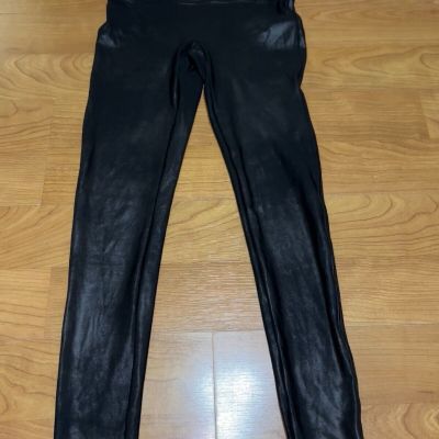 Spanx Faux Leather Black Ankle Leggings Size Large